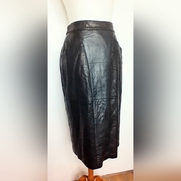 VINTAGE BLACK LEATHER TEXTURED SKIRT - Picture 2 of 14